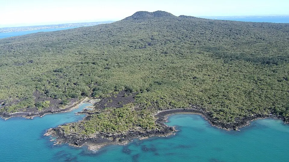 Rangitoto Island - hòn đảo núi lửa huyền thoại nằm giữa vịnh Hauraki Gulf