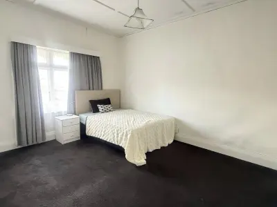 Cho thuê Phòng đôi (Double Bedroom) rộng rãi, ánh sáng tự nhiên tại One Tree Hill, Auckland